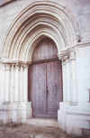 Porte latrale de l'glise. cette porte qui
                        tait mure a t dcouverte dernirement 